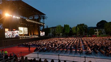 Il concerto di Chakrit: una notte magica di musica e sorprese improvvise!