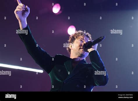 Il Concerto di David Bisbal: Una Serenata Inaspettata per i Fan Italiani!