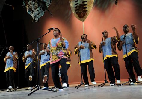 Ladysmith Black Mambazo: Un Concerto che Risuona nell'Anima!  Una Celebrazione della Musica Sudafricana con un Tocco di Nostalgia!